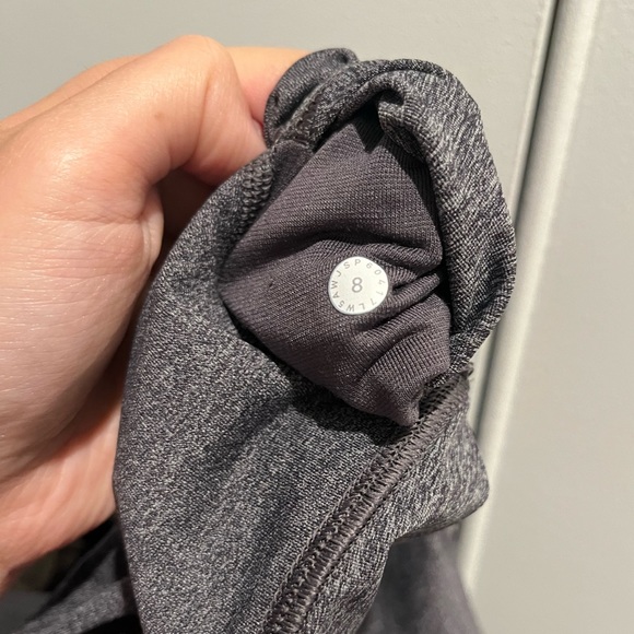 Lululemon Mesh ZigZag Gray Leggings - Size 8 - Picture 5 of 5